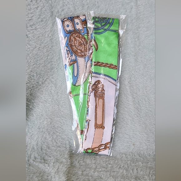 Pair Of Matching Mini Scarves - Picture 9 of 13